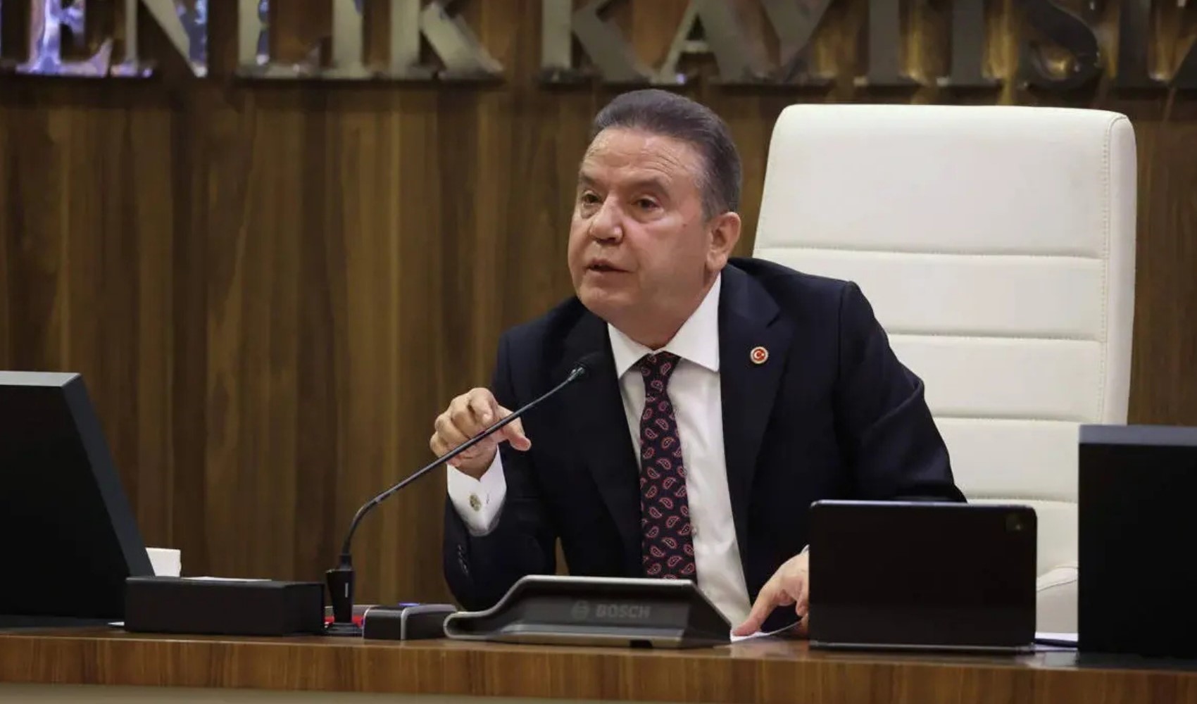 Muhittin Böcek yeniden hastaneye kaldırıldı