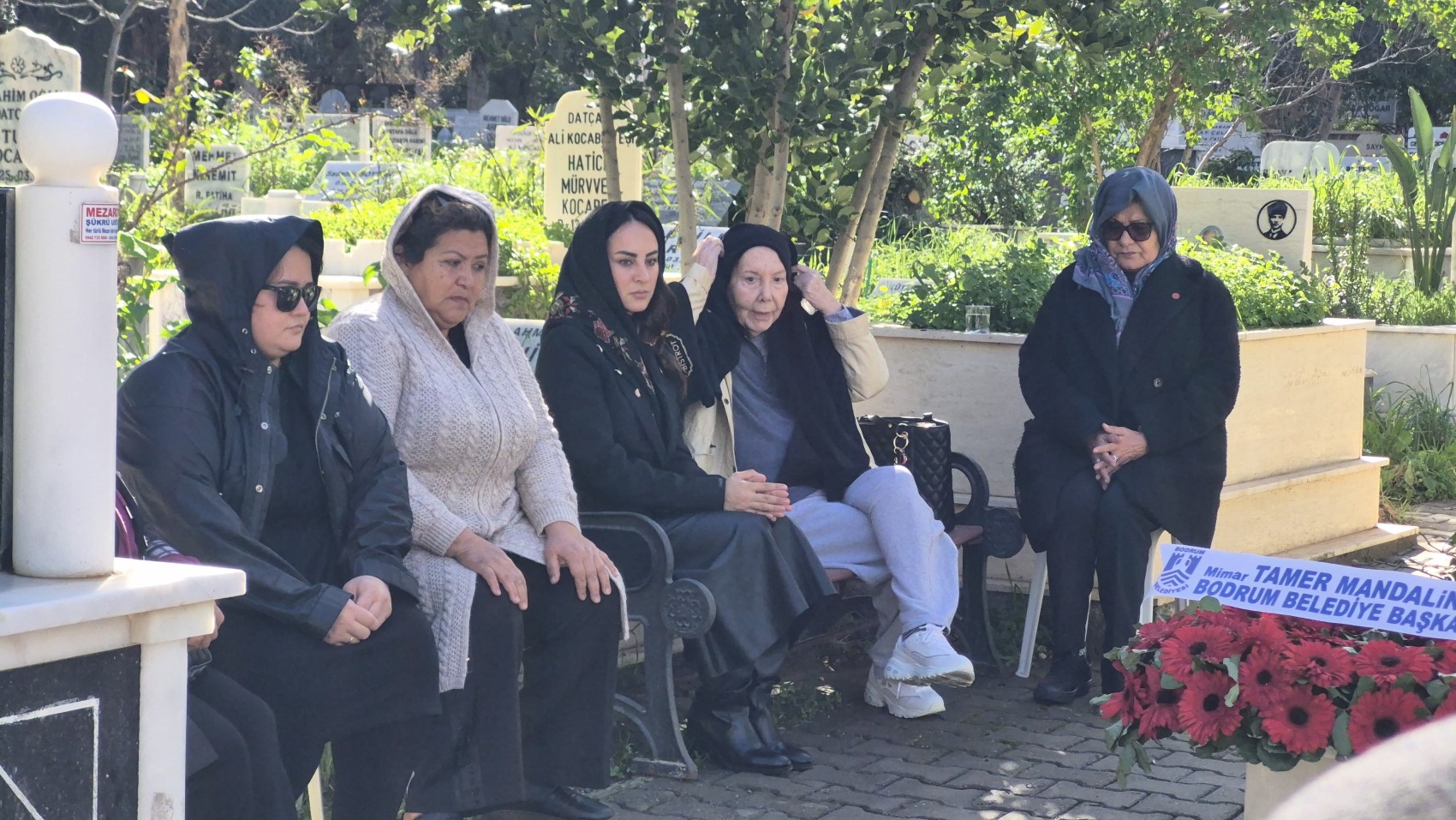 Yeşilçam'ın yıldızı Fatma Girik 10 kişiyle anıldı