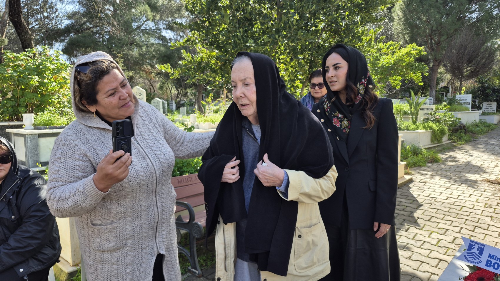 Yeşilçam'ın yıldızı Fatma Girik 10 kişiyle anıldı