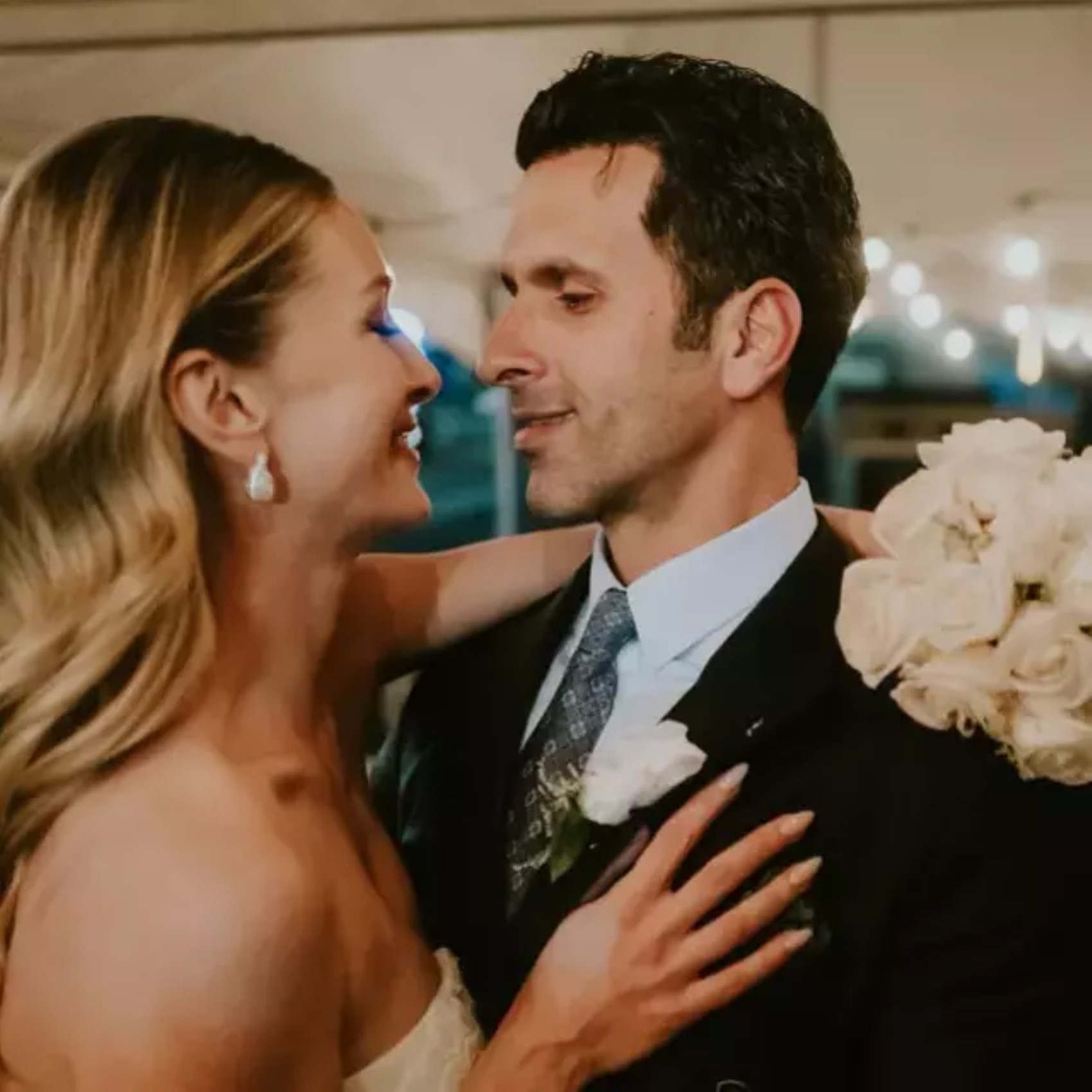 Yasemin Kay Allen, eski FBI ajanı ile evlendi