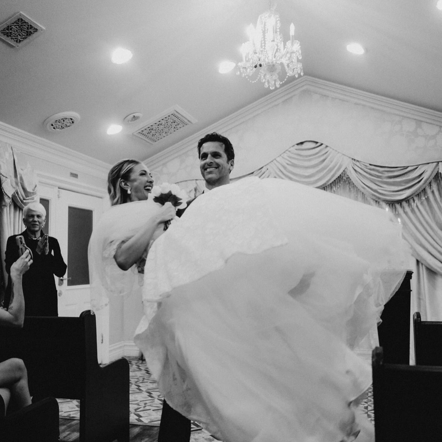 Yasemin Kay Allen, eski FBI ajanı ile evlendi