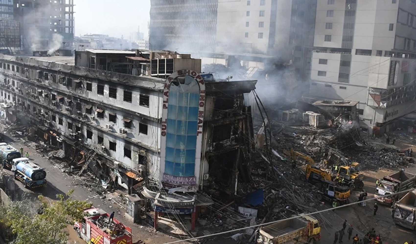 Pakistan’daki AVM yangınında can kaybı 71’e yükseldi