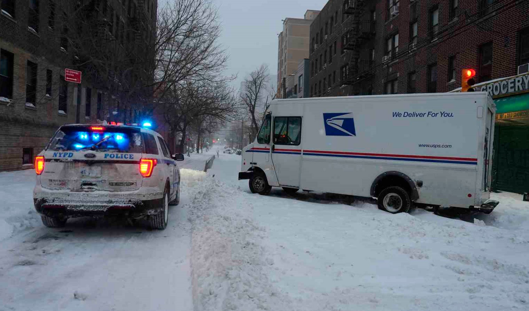 ABD'de kar fırtınası can aldı: 13 bin uçuş iptal, 1 milyona yakın kişi elektriksiz kaldı