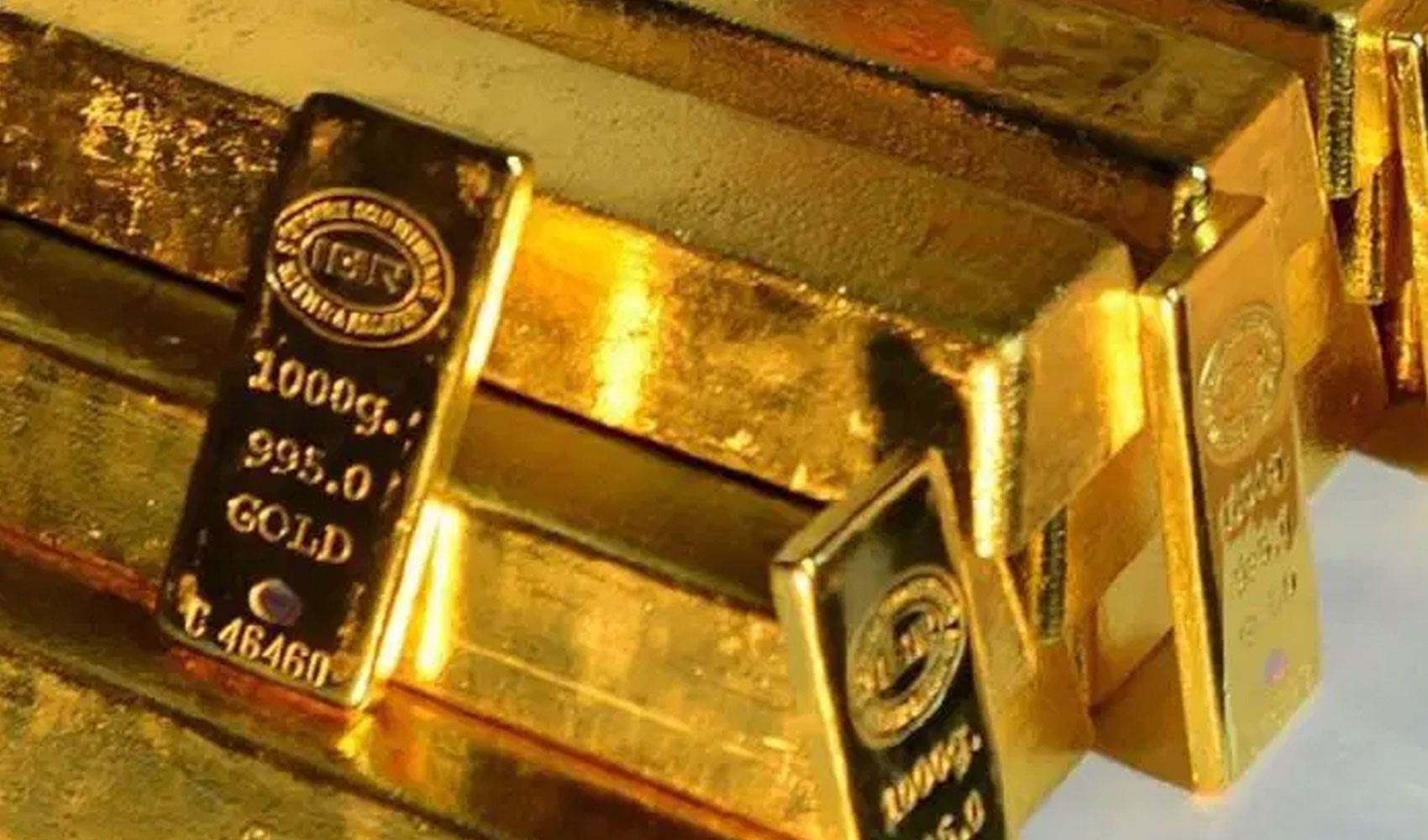 Piyasalarda tarihi yükseliş: Altın ons başına 5 bin doları geçti