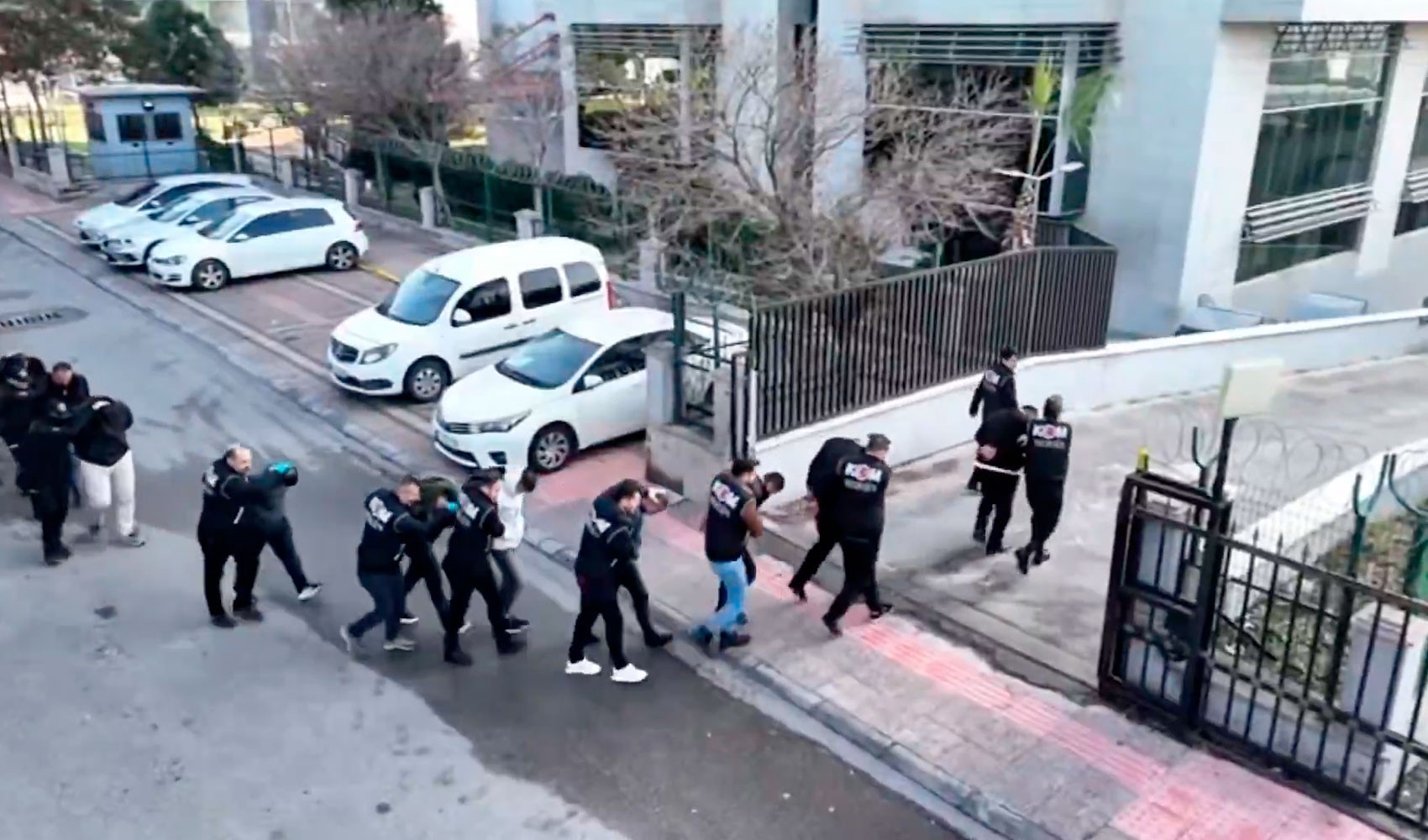 Son Dakika: Mersin'de Barış Turgut Suç Örgütü'ne operasyon! Elebaşı dahil 38 şüpheli yakalandı