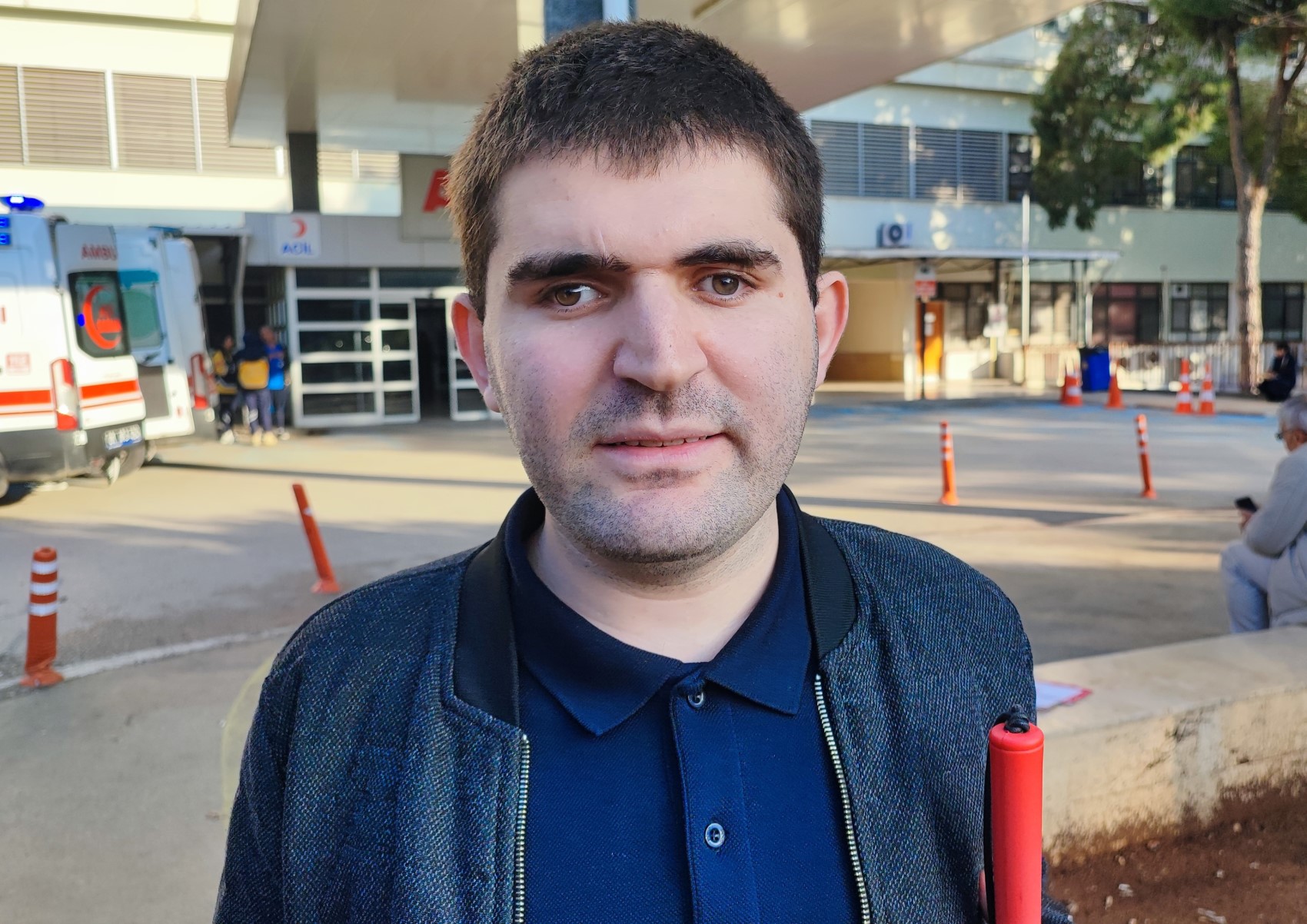 Belediye otobüsünün çarptığı görme engelli öğretmen çift ağır yaralandı