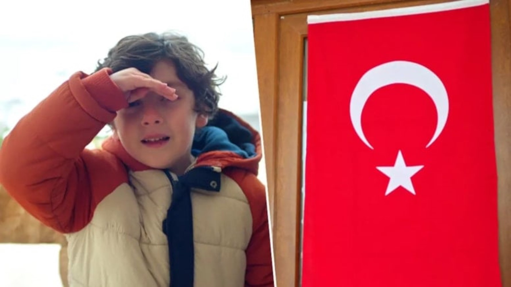 Uzak Şehir dizisinden Türk Bayrağı mesajı