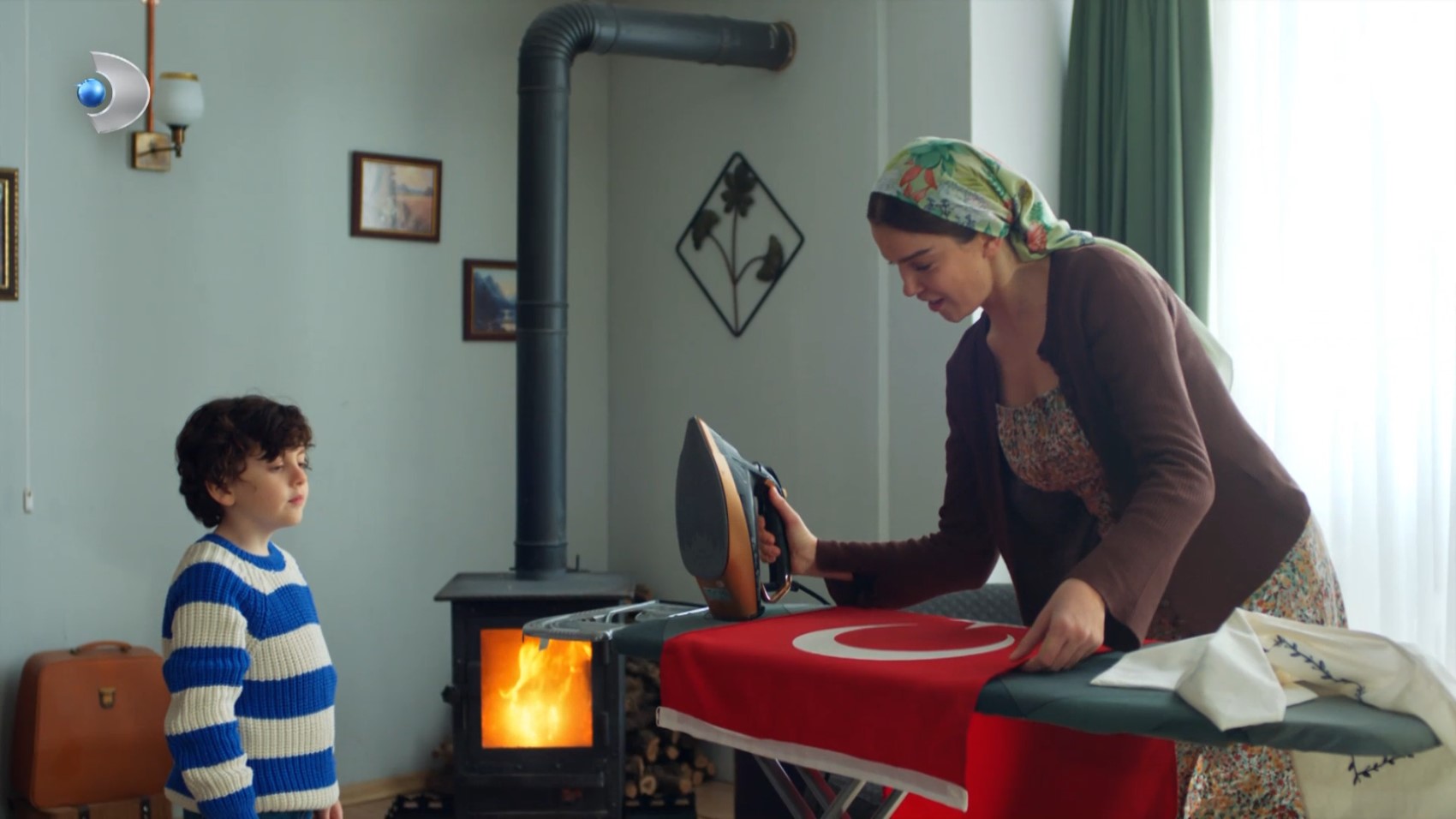 Uzak Şehir dizisinden Türk Bayrağı mesajı