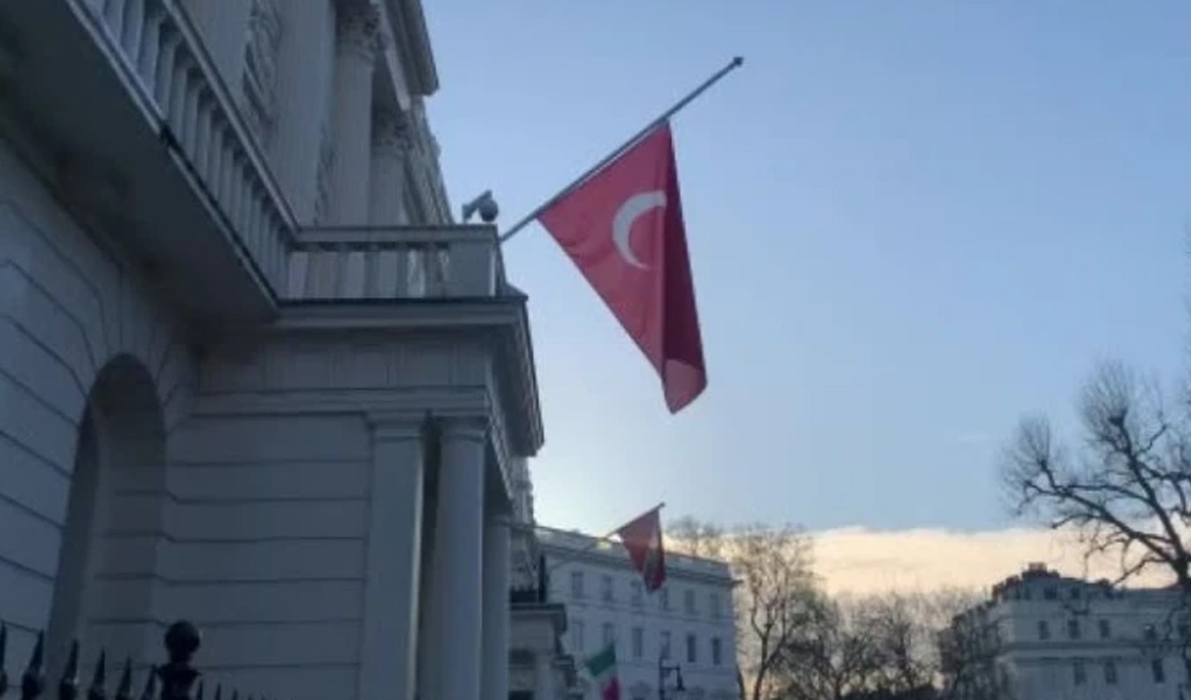 Türkiye'nin Londra Büyükelçiliği'nden Türk vatandaşlarına uyarı