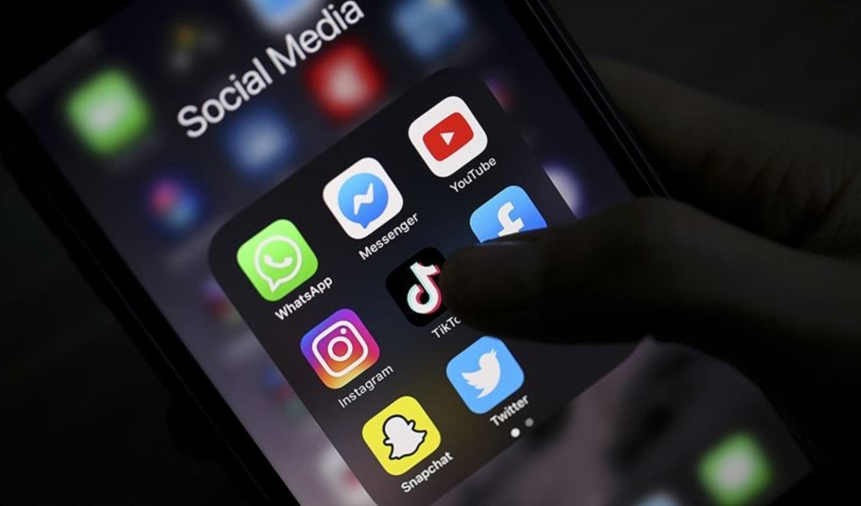 Fransa'da 15 yaş altına sosyal medya yasağı Meclis'ten geçti