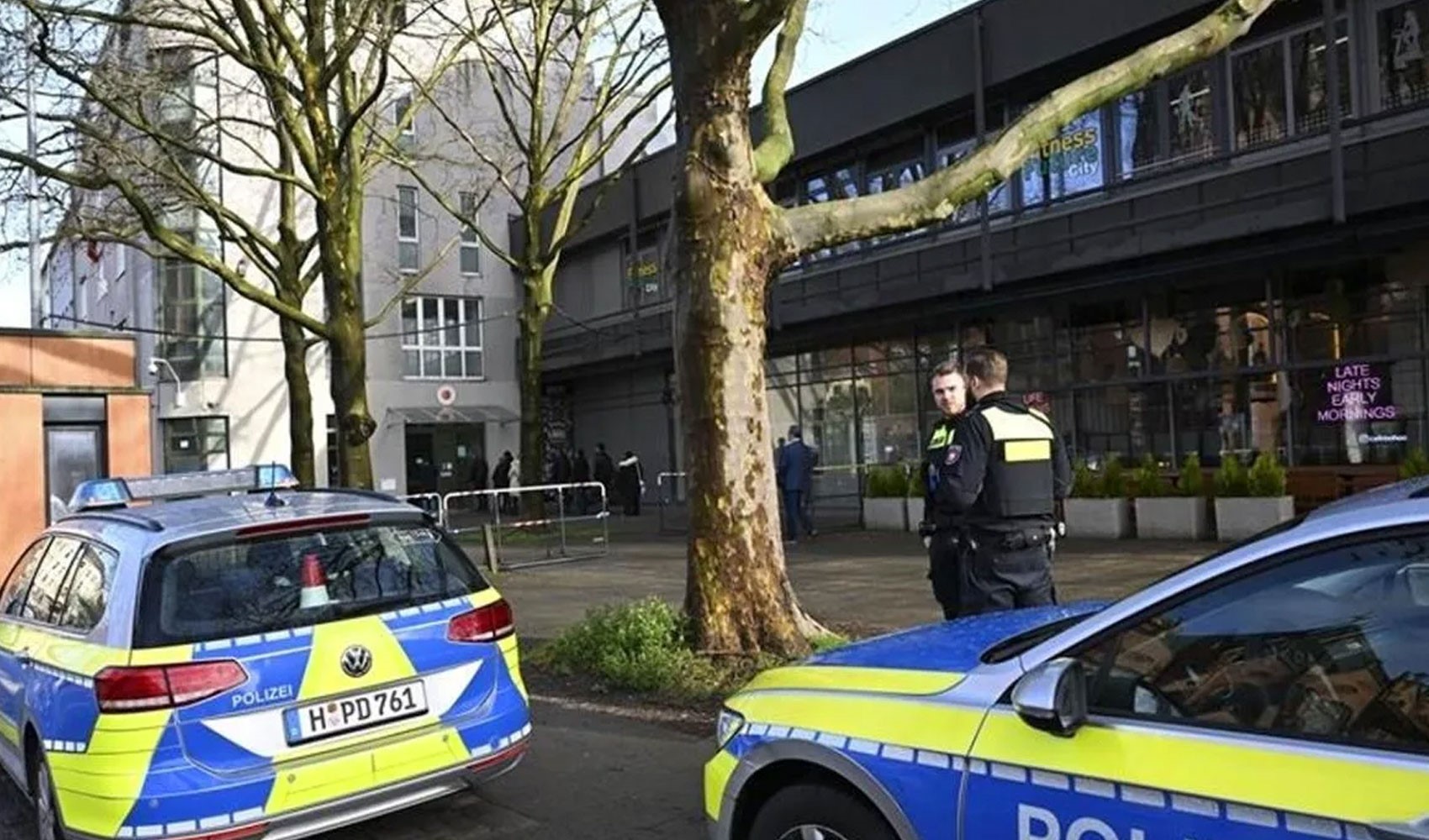 Terör örgütü SDG yandaşları Almanya'da parti binasını bastı