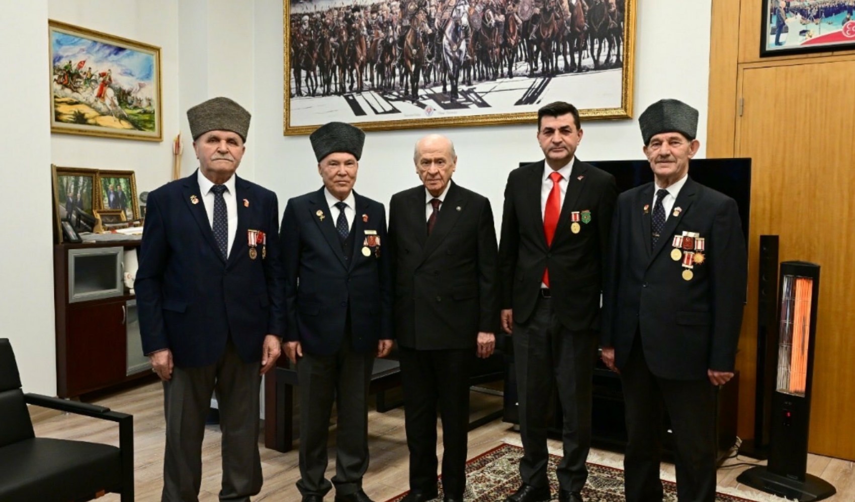 Bahçeli, şehit aileleri ve gazilerle buluştu