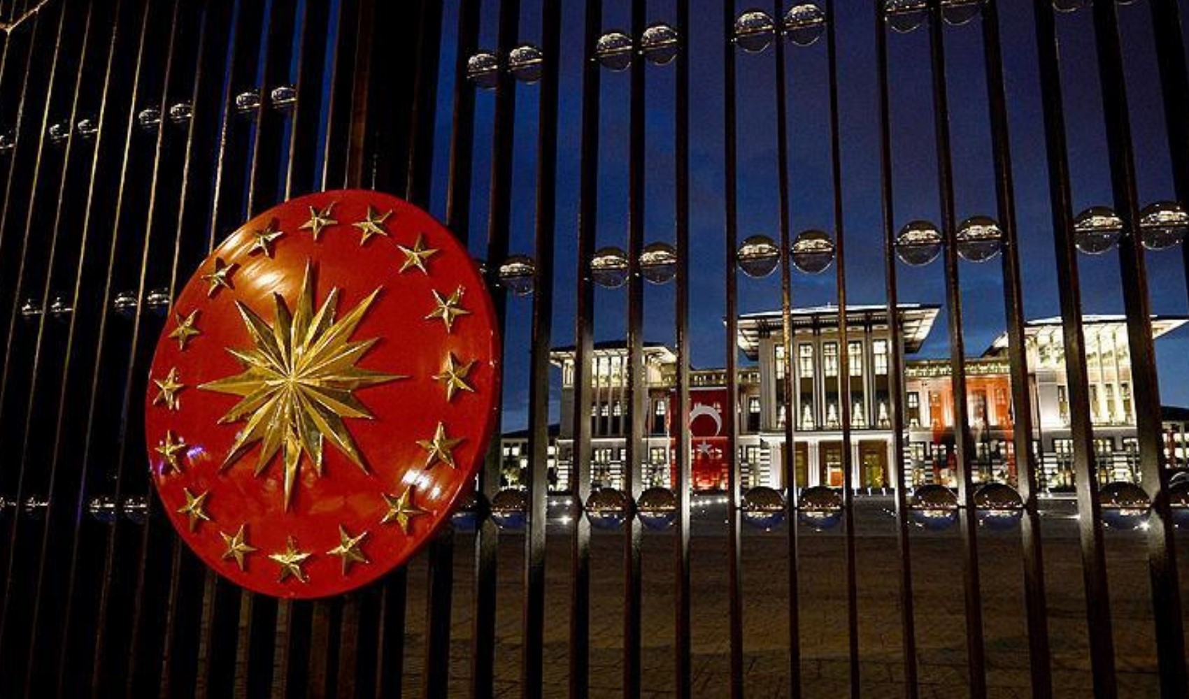 Saray cephesinden DEM Parti'ye ikiyüzlülük tepkisi