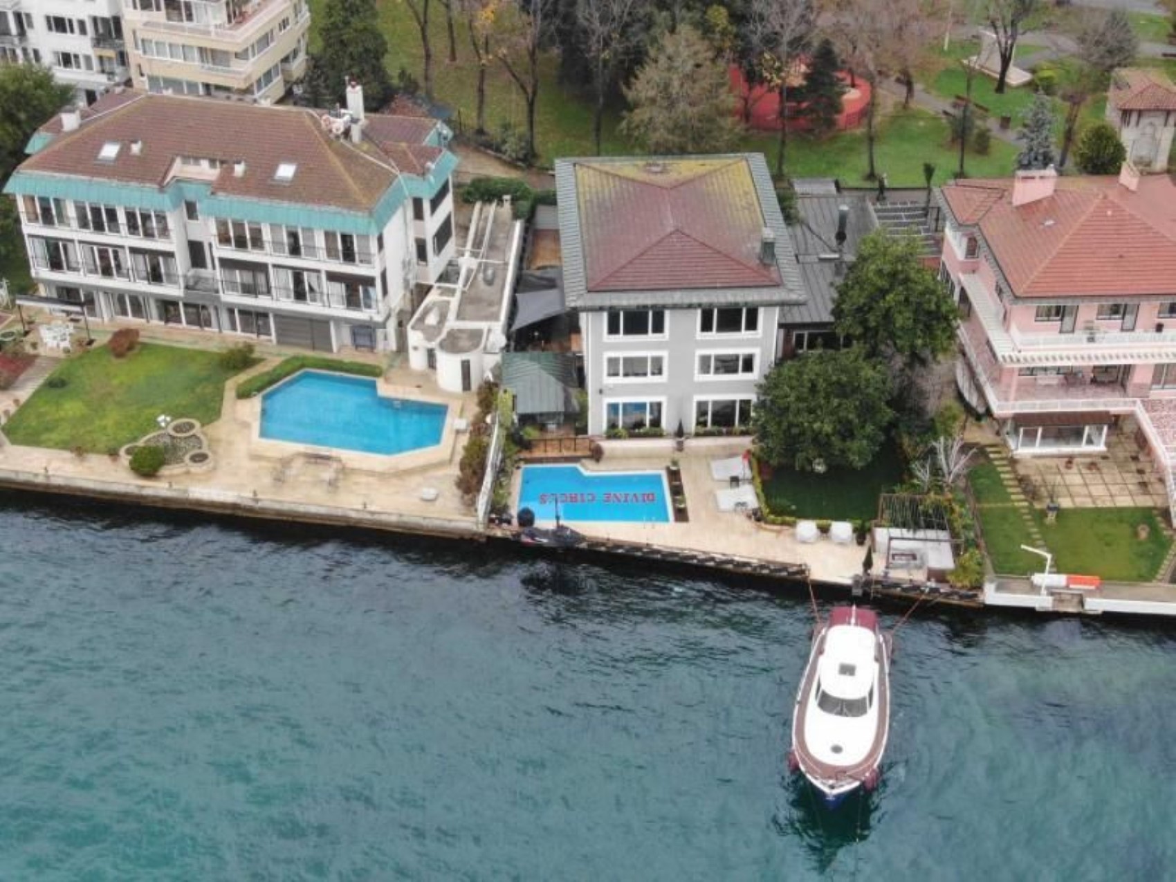 Boğaz'daki yalıda uyuşturucu ve seks partileri yapıldığını itiraf etti: İtirafçı 20 kişinin ismini verdi