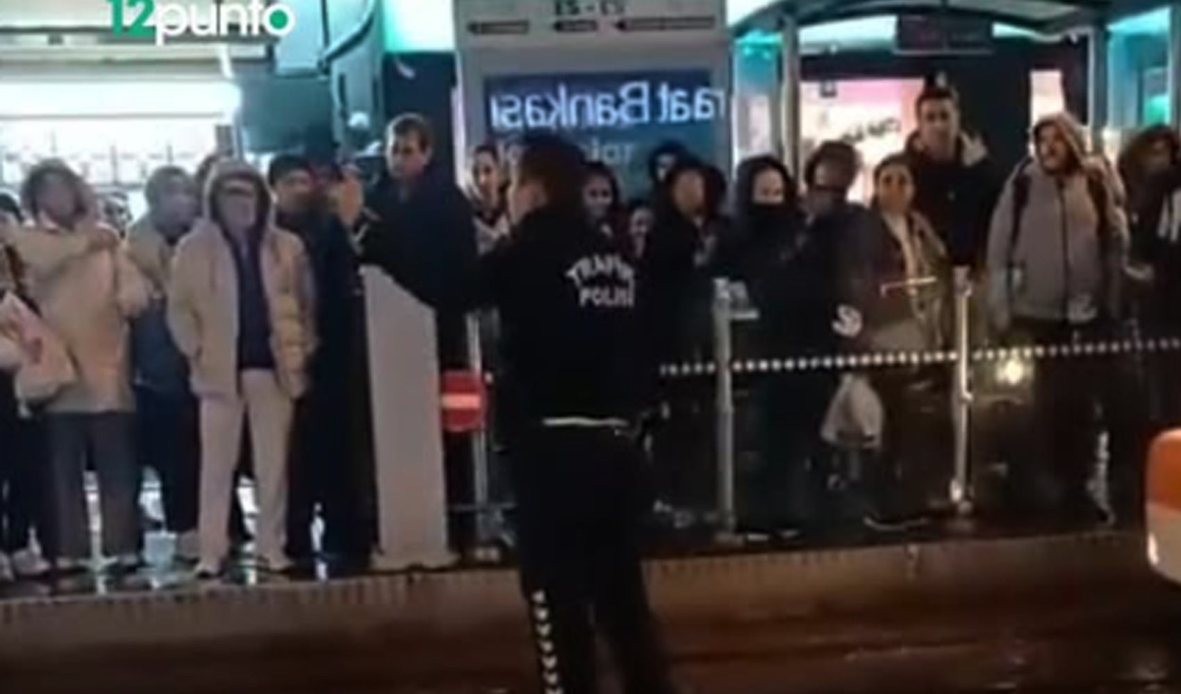 Tramvayı 2 dakika geciktirmekten 3 yıla kadar hapsi istendi...