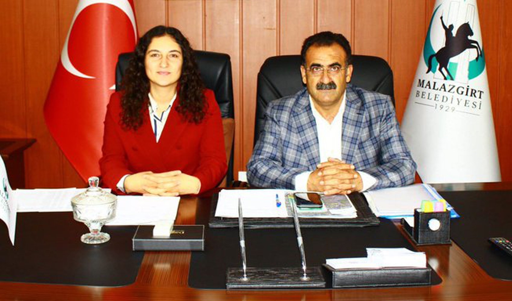 DEM Parti Malazgirt Belediye Eşbaşkanları gözaltına alındı