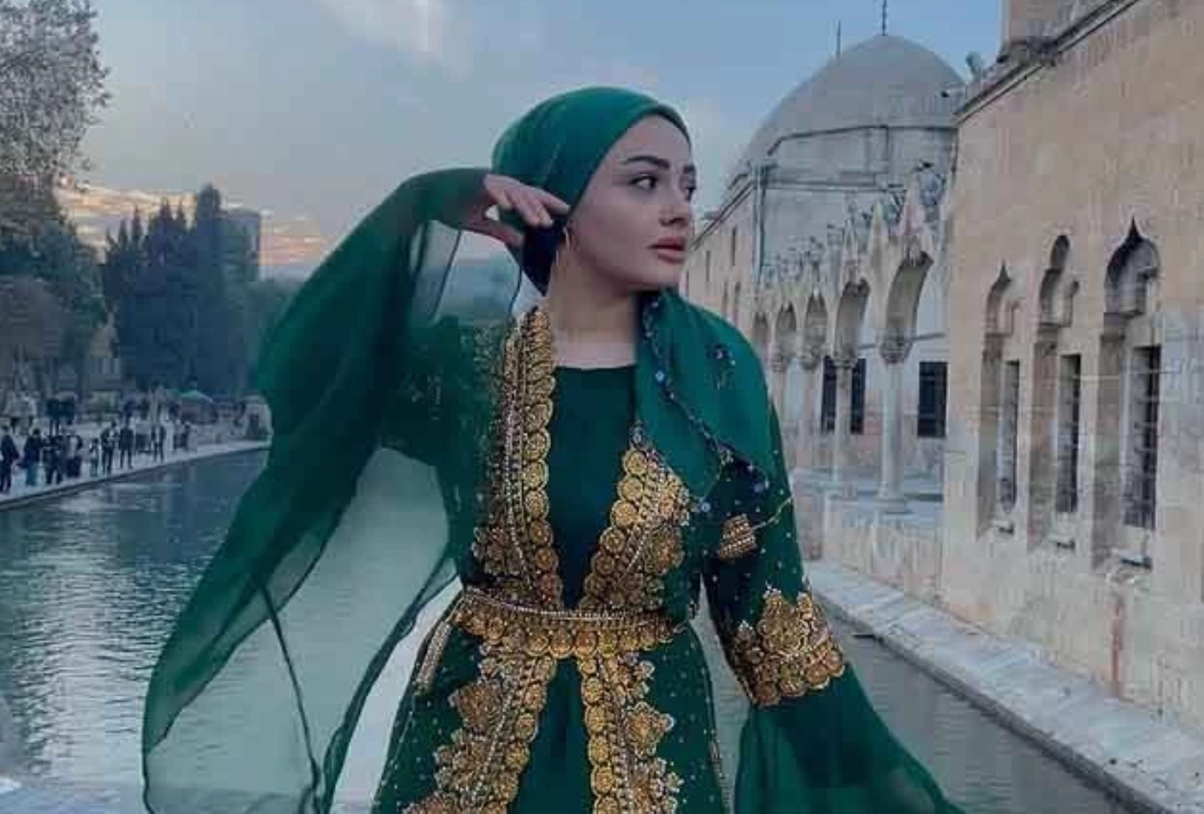 Oyuncu Pınar Cılıt, tesettürden çıktığını iki kelimelik paylaşımla duyurdu