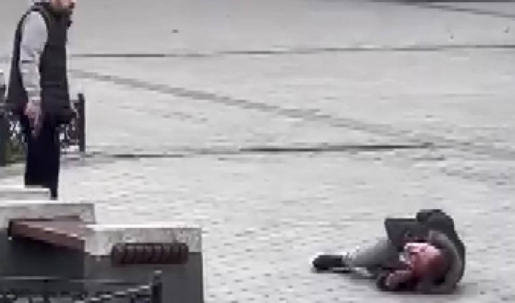 Eminönü’nde iş yeri sahibine silahlı saldırı: Saldırgan olay yerinde yakalandı