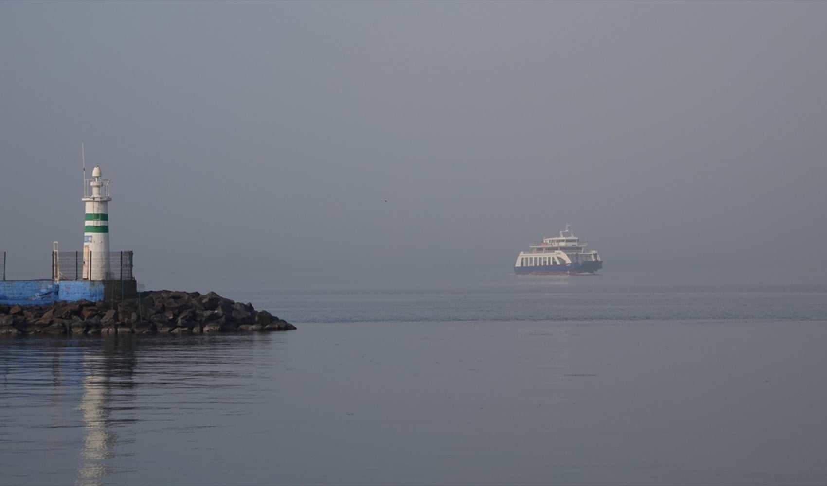 Çanakkale Boğazı’nda fırtına alarmı: Gemi geçişleri kapatıldı