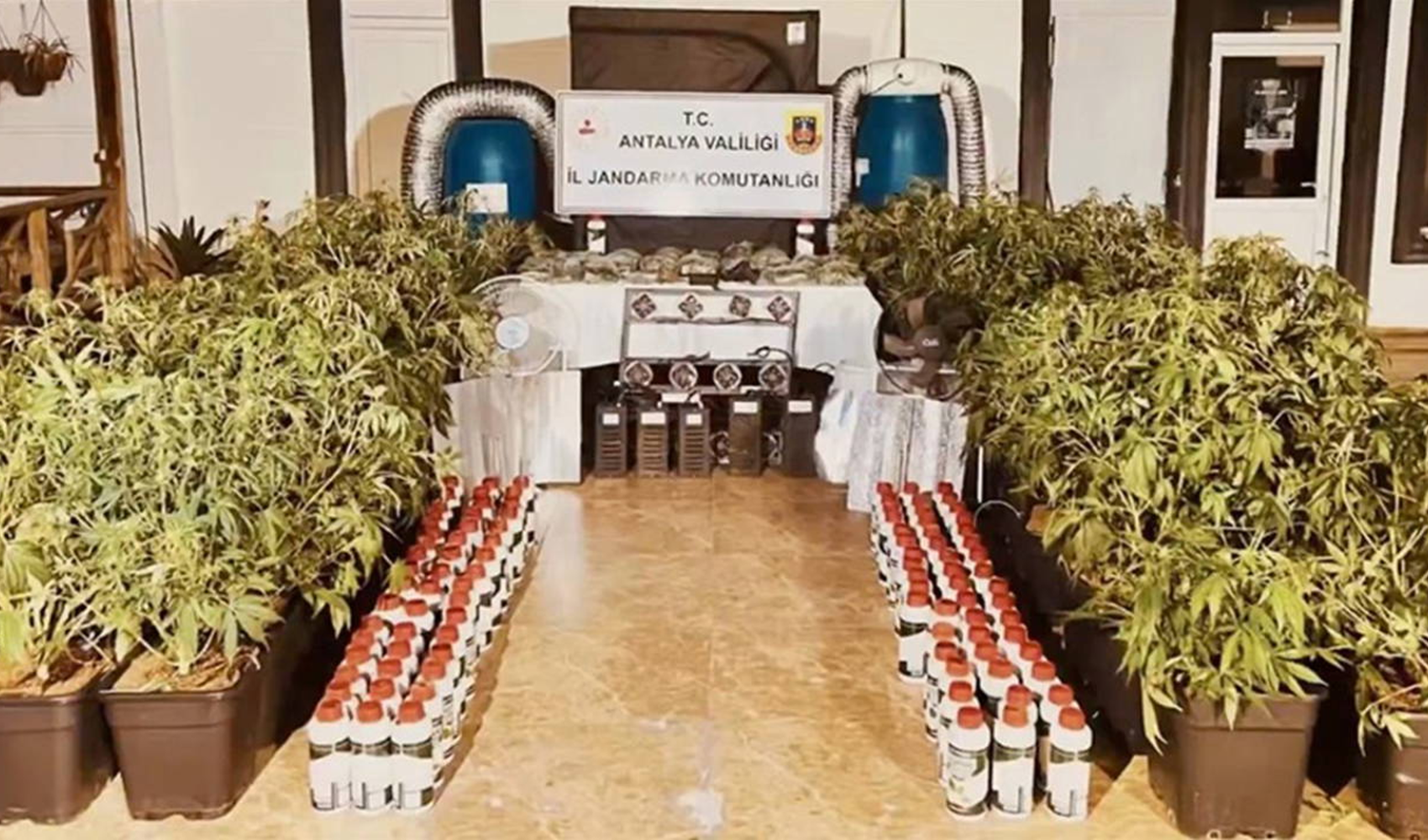 Operasyonlar sürüyor: Jandarma 23 ilde büyük miktarda uyuşturucu madde ele geçirdi