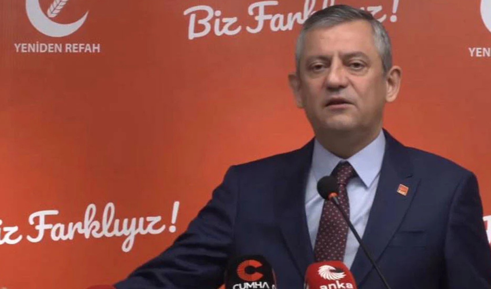 Özgür Özel, Fatih Erbakan'ı ziyaret etti: Özlem Çerçioğlu örneği verdi! 'İnsan içine çıkamayacak halde'