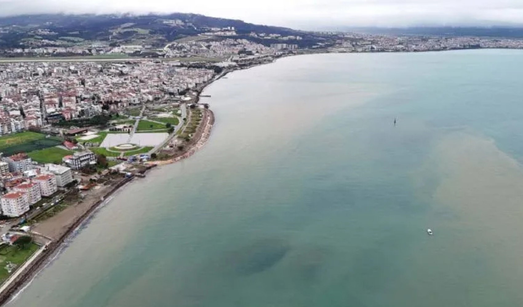 Çanakkale Boğazı'ndaki denizin rengi değişti