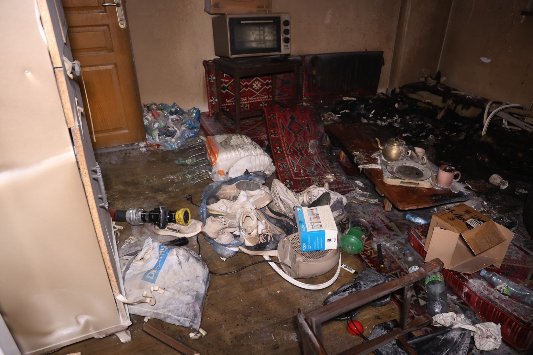 Tüpten tüpe gaz dolumu yaparken evi yaktı