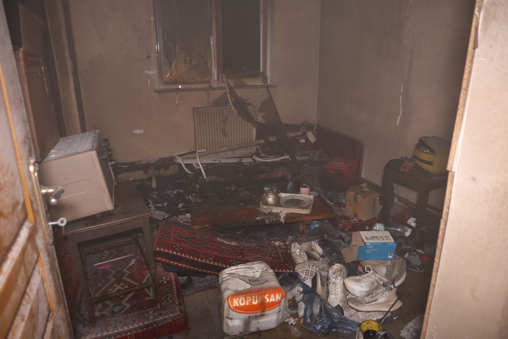 Tüpten tüpe gaz dolumu yaparken evi yaktı