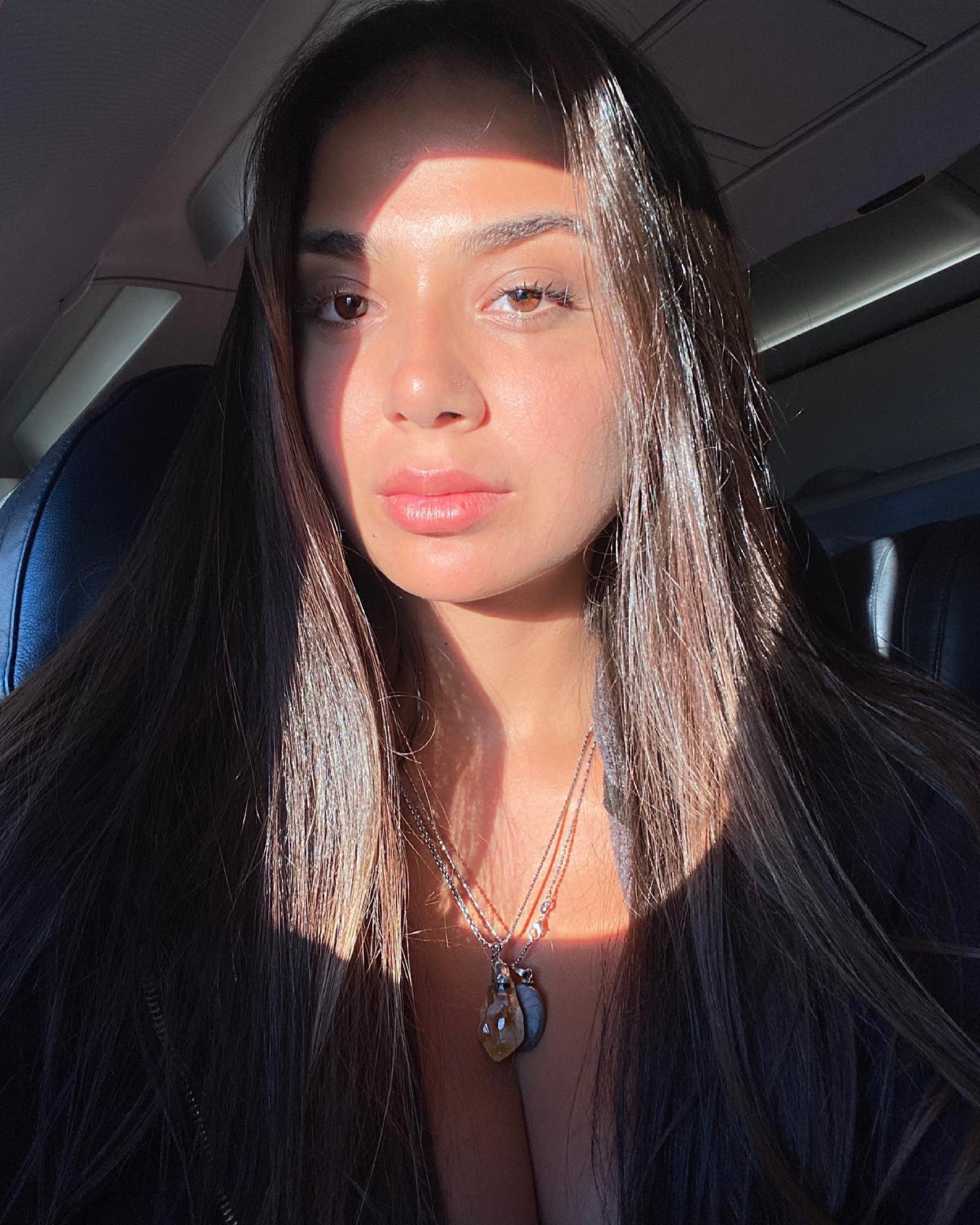 Kısa süre önce Türkiye'yi terk etmişti: Hakkında yakalama kararı çıkarılan Merve Taşkın'dan ilk açıklama! 'Allah her şeyi biliyor ve görüyor...'