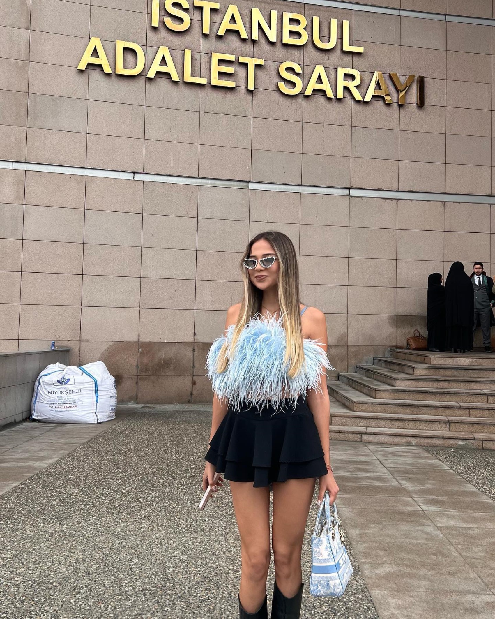 Kısa süre önce Türkiye'yi terk etmişti: Hakkında yakalama kararı çıkarılan Merve Taşkın'dan ilk açıklama! 'Allah her şeyi biliyor ve görüyor...'