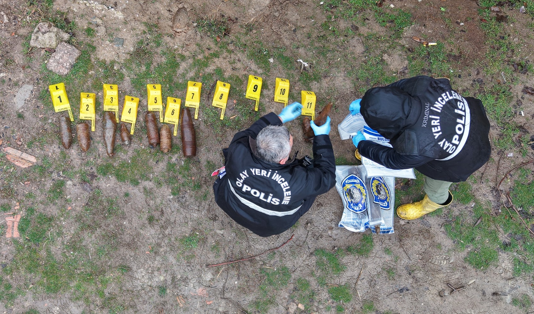 Çocukların oynadığı cisimler mühimmat çıktı: 11 adet