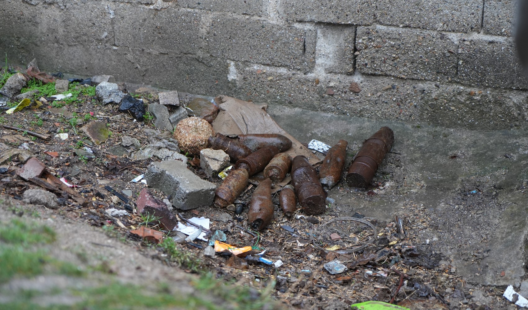 Çocukların oynadığı cisimler mühimmat çıktı: 11 adet