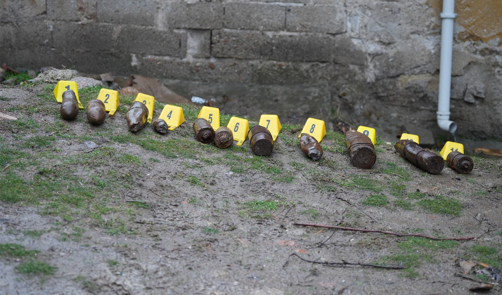 Çocukların oynadığı cisimler mühimmat çıktı: 11 adet