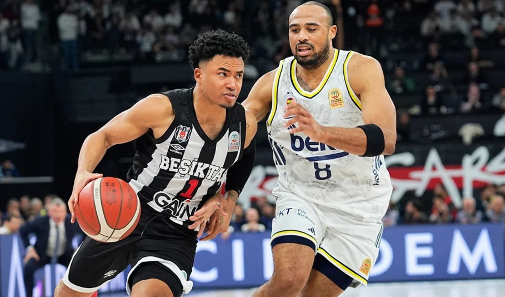 Fenerbahçe, Beşiktaş'ın 13 maçlık serisini sonlandırdı