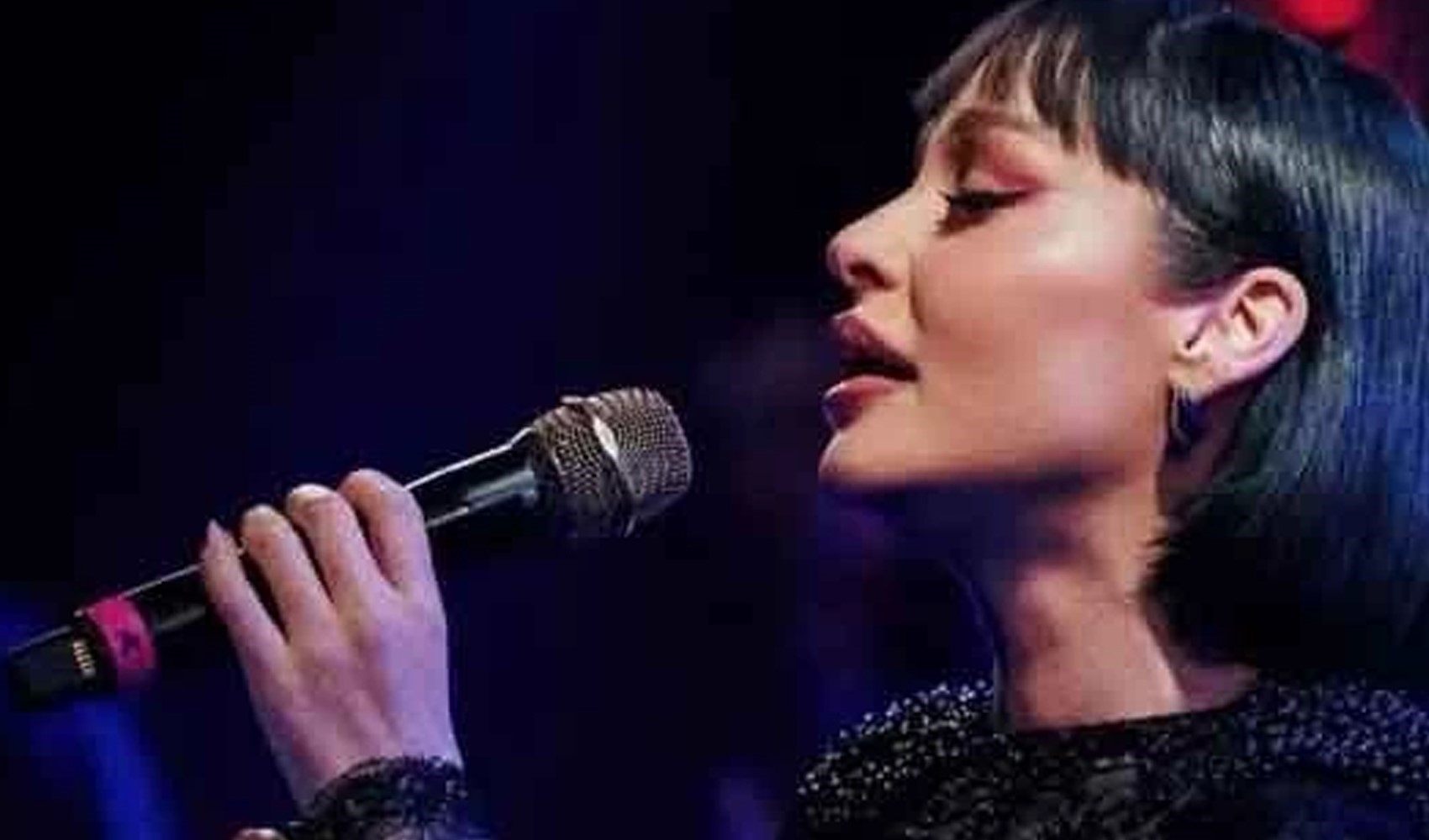 Şarkıcı Alya Şahinler gözaltına alındı