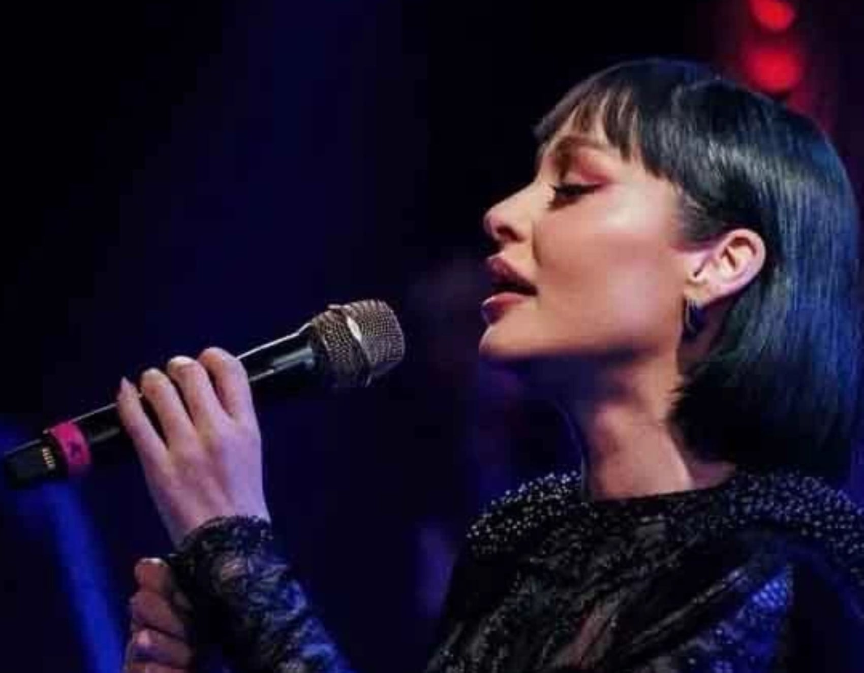 Şarkıcı Alya Şahinler gözaltına alındı