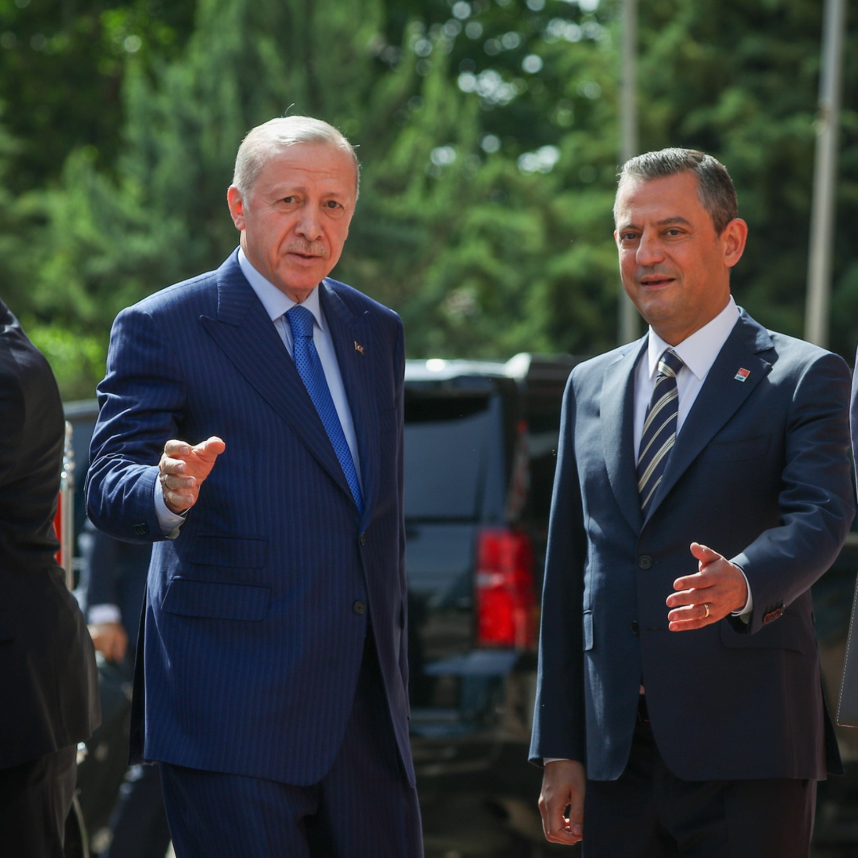 60 ilde yapılan ankette AKP CHP ile farkı kapatıyor! Milliyetçi partinin oyu artarak devam ediyor...