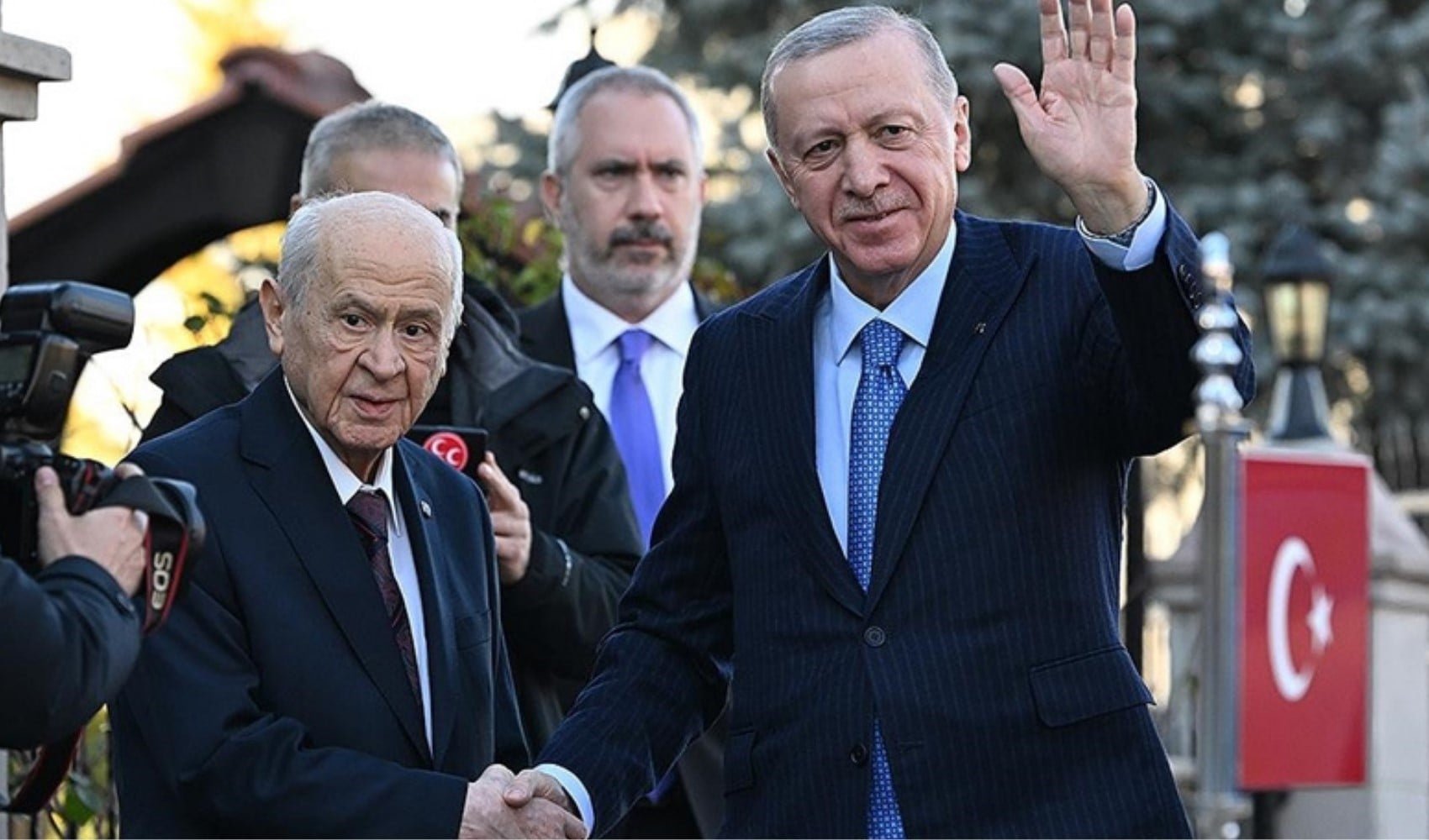 Cumhur ortakları Maduro krizinde ayrıştı