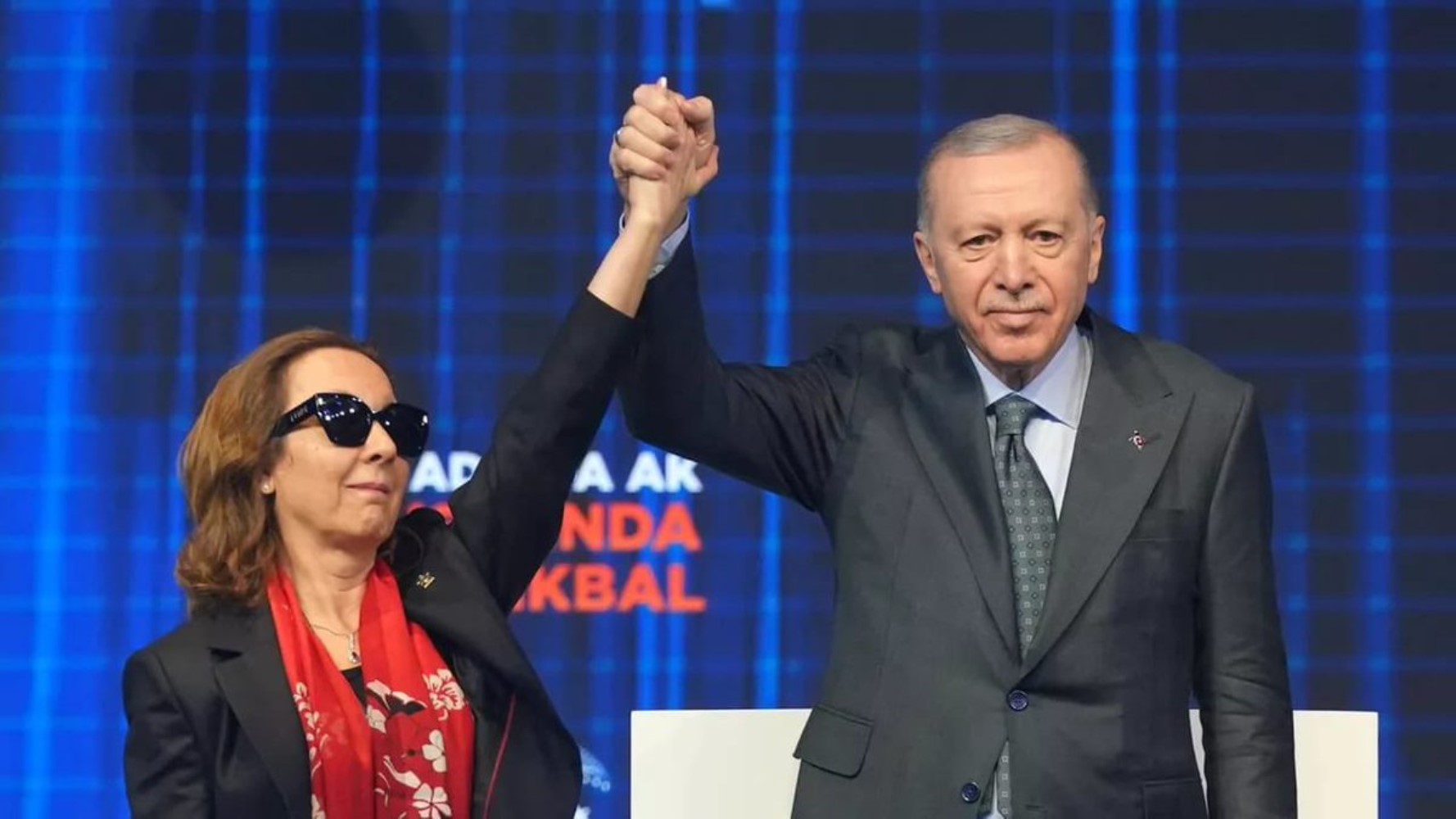 Transfer sayısı 3'e yükseldi: AKP’ye bugün sürpriz bir milletvekili daha katılacak! Rozetlerini Erdoğan takacak...