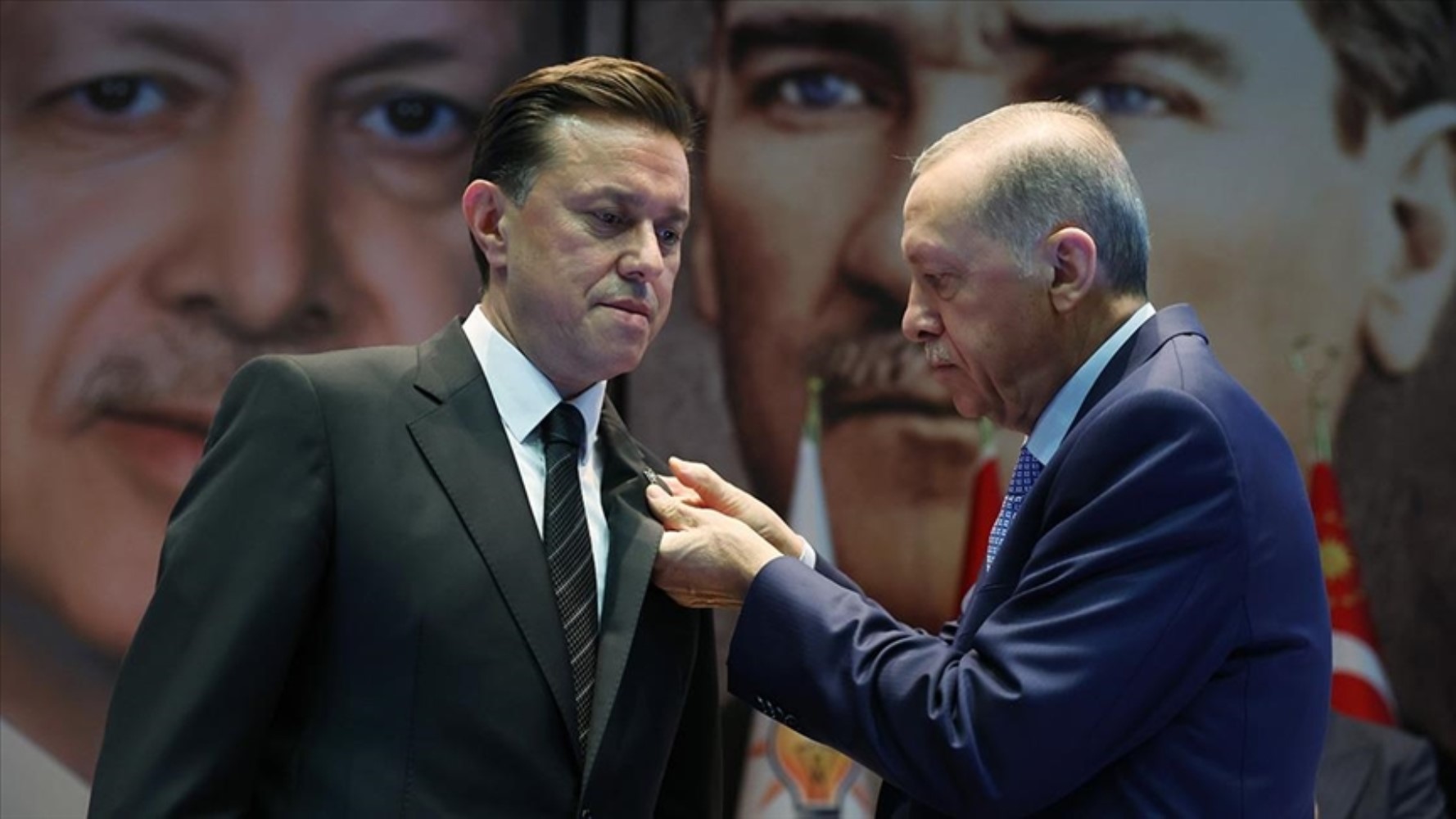 Transfer sayısı 3'e yükseldi: AKP’ye bugün sürpriz bir milletvekili daha katılacak! Rozetlerini Erdoğan takacak...