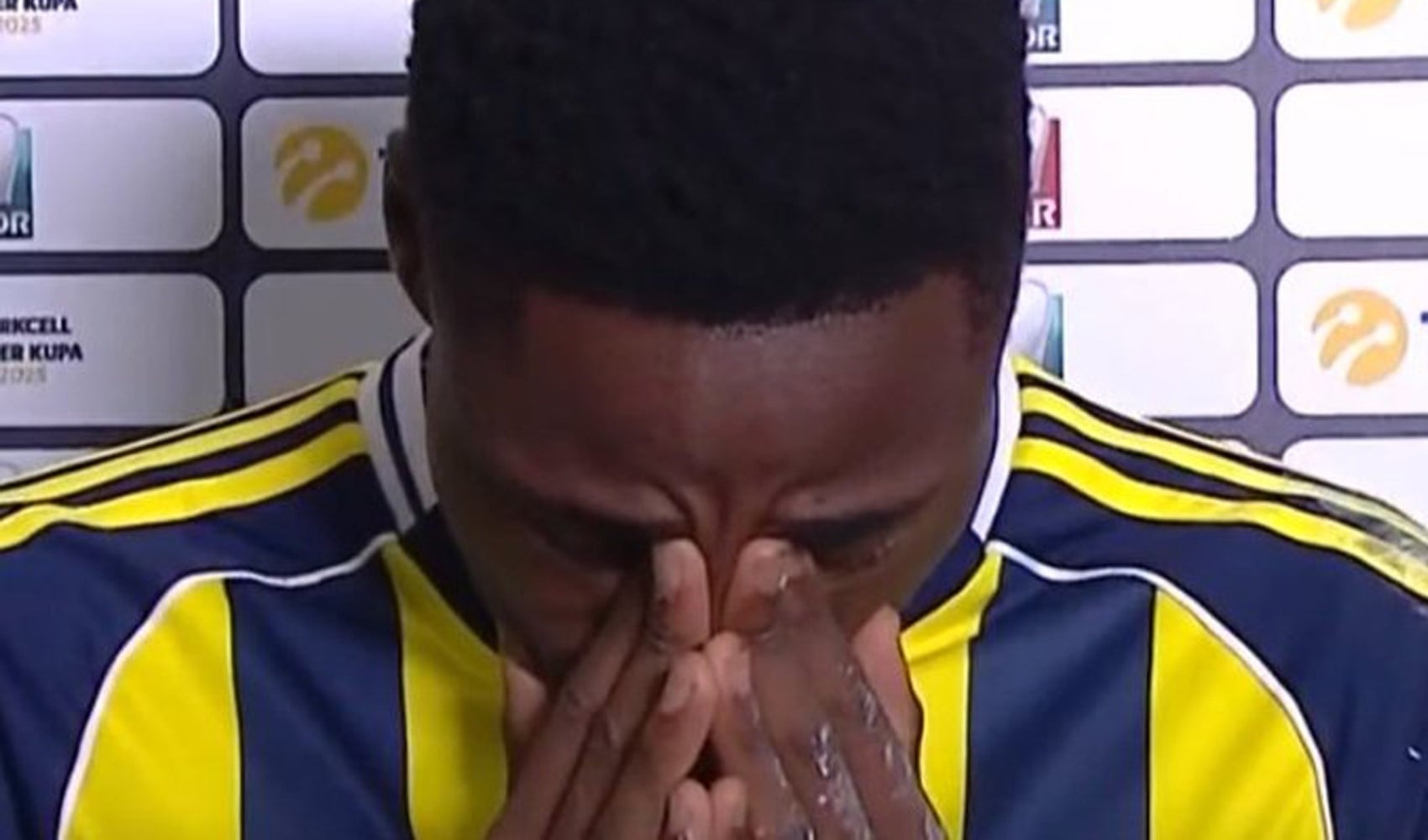 Fenerbahçeli Anthony Musaba gözyaşları içinde açıkladı: 'Çocukluk hayalimdi'