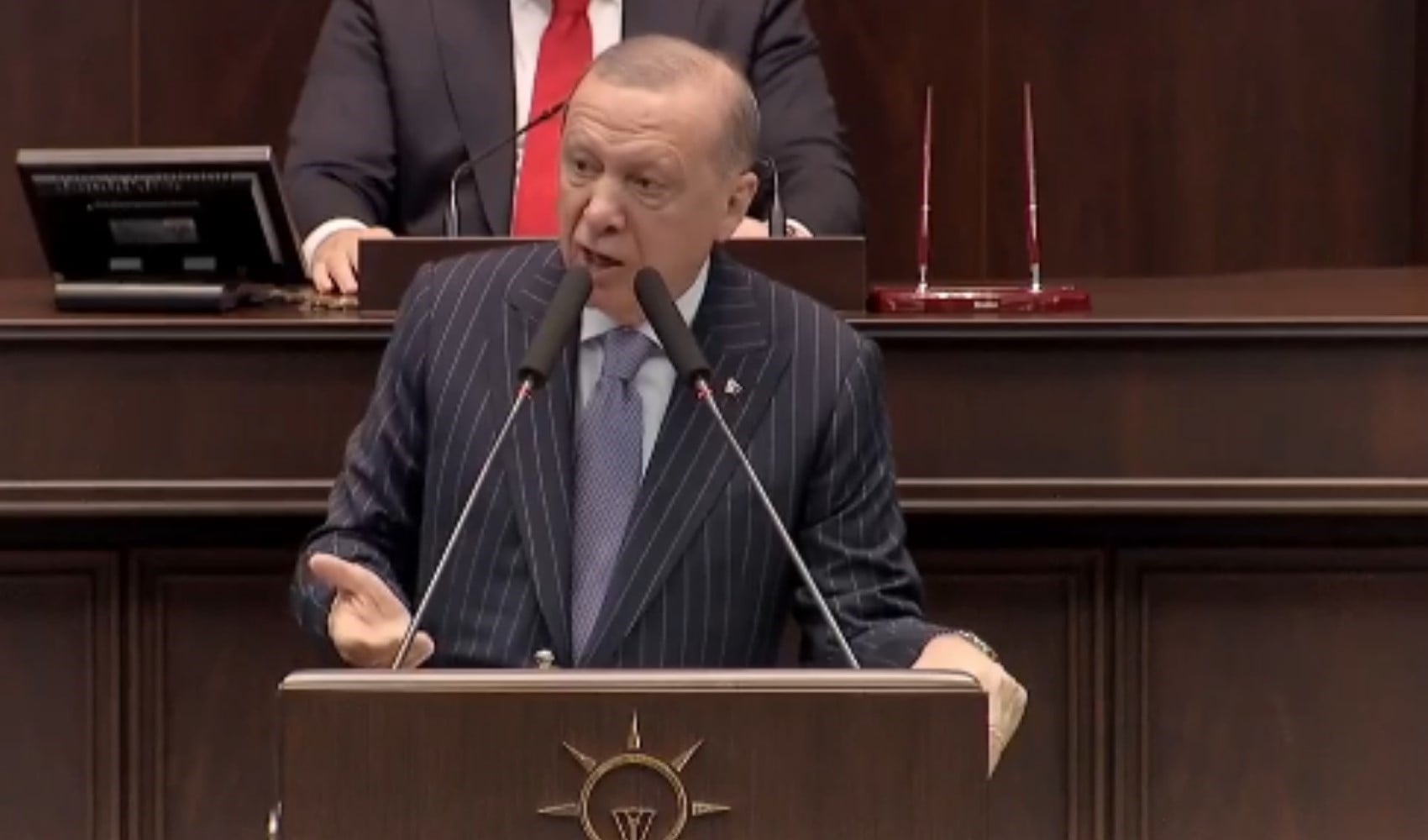 Erdoğan'dan CHP oylarıyla seçilip AKP'ye katılan vekillerle ilgili ilk açıklama