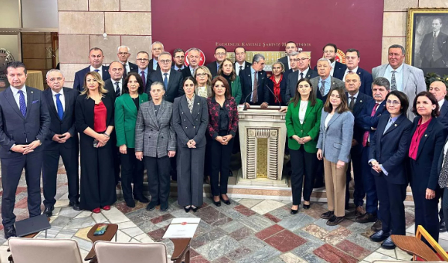 CHP'li vekillerden Meclis'te 'emekli aylığı' nöbeti: İzin vermeyeceğiz