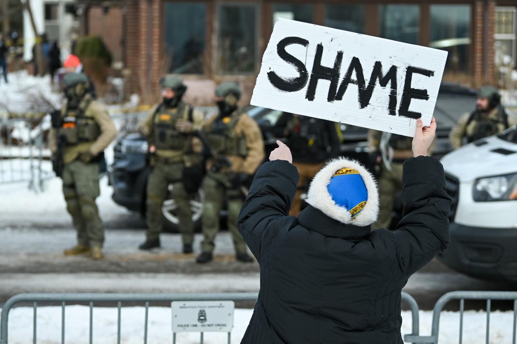ABD Göçmenlik ve Gümrük Muhafaza Dairesi ajanları bir kadını vurarak öldürdü: FBI soruşturma başlattı