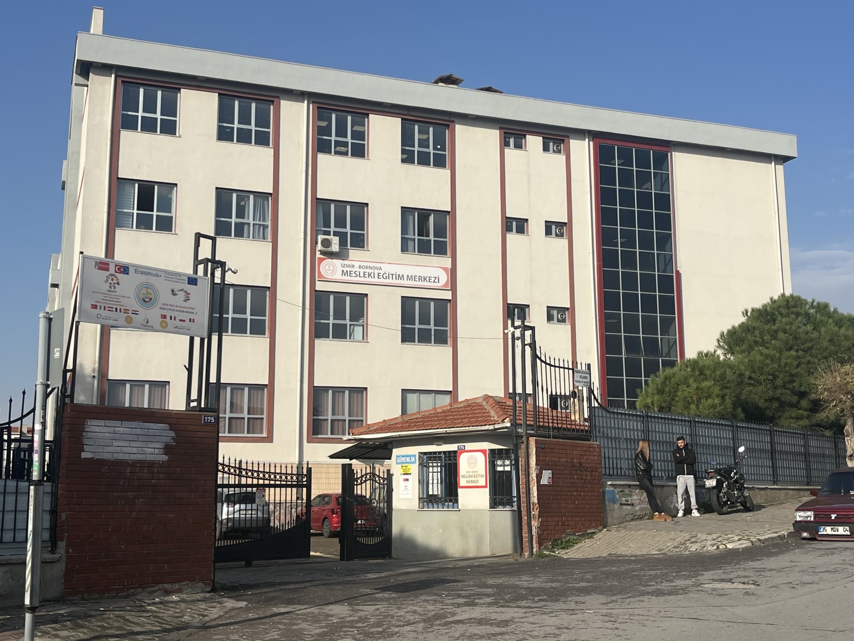 Öğrencilerini ders saatinde evine götürüp temizlik yaptırmış: Öğretmene soruşturma başlatıldı