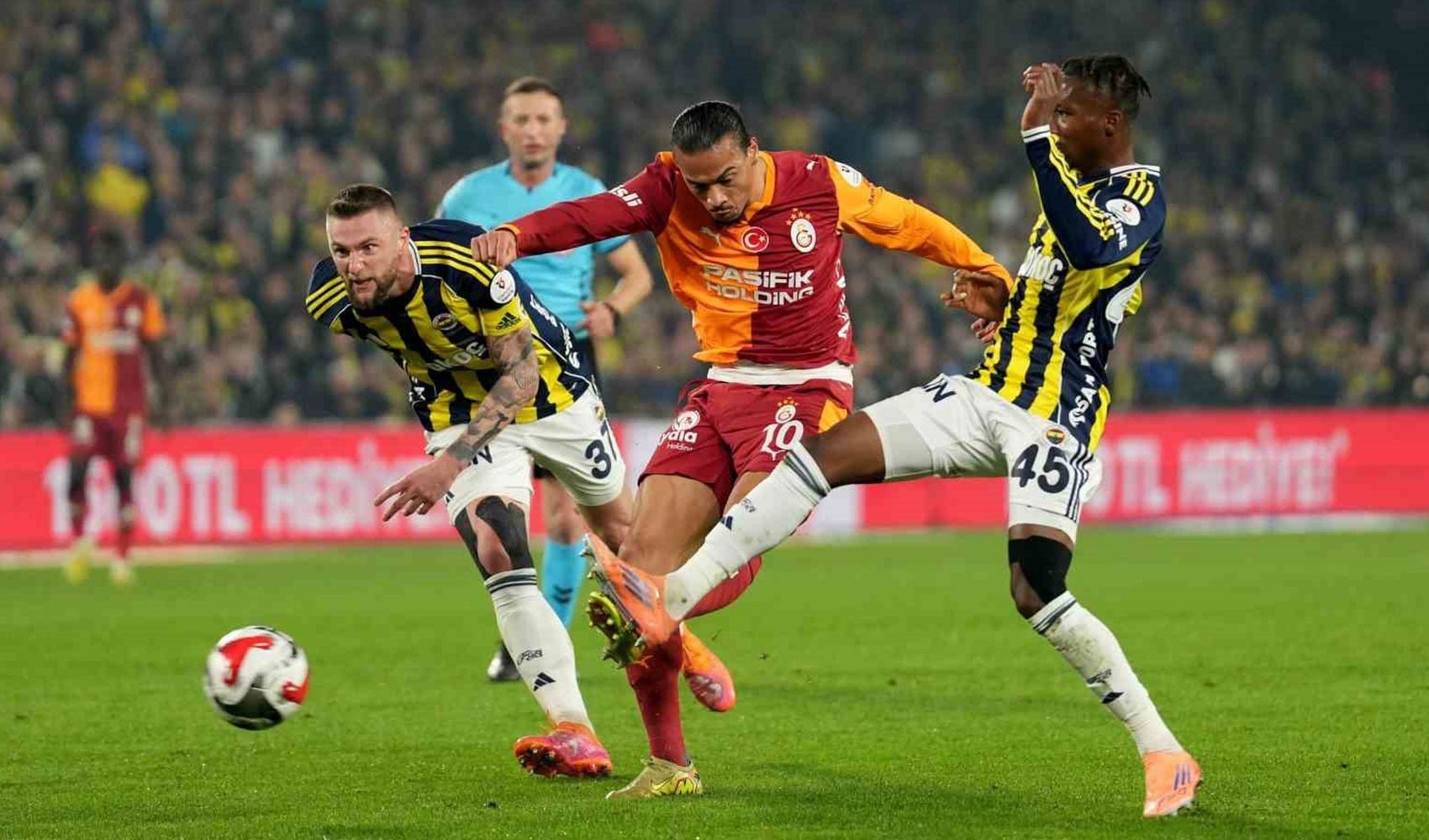 Ezeli rakipler Süper Kupa finalinde: Fenerbahçe ve Galatasaray arasındaki son 10 derbi