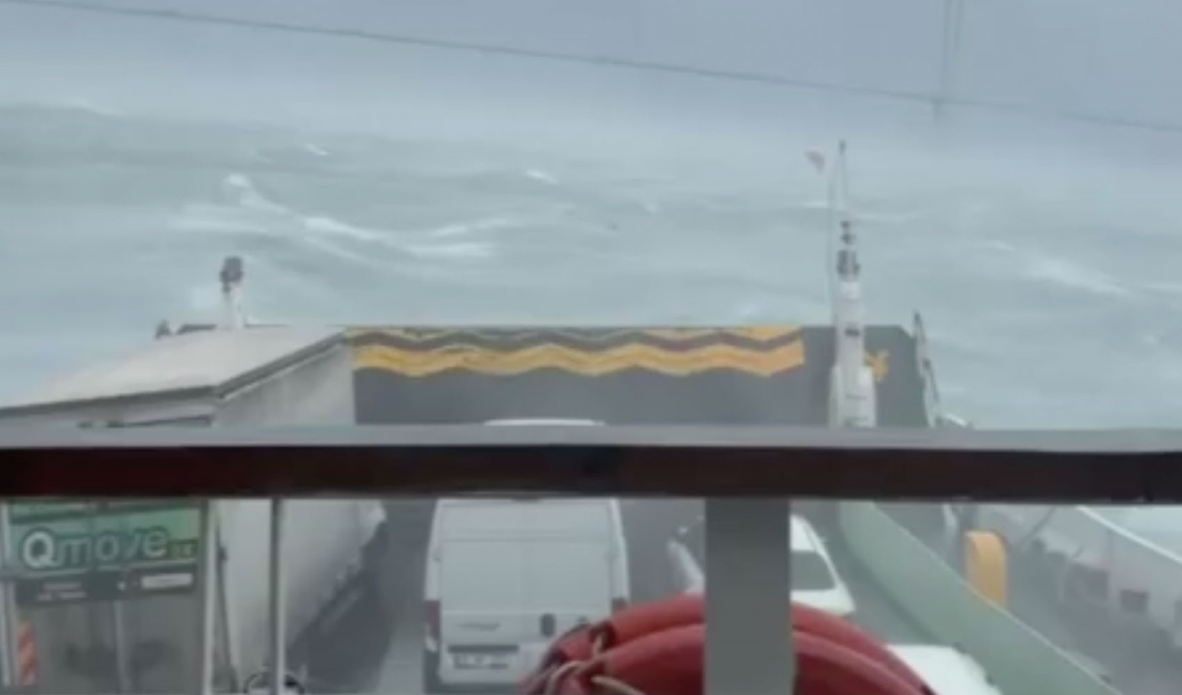 Topçular–Eskihisar feribotu fırtınaya yakalandı: Yüzlerce yolcu saatlerce denizde mahsur