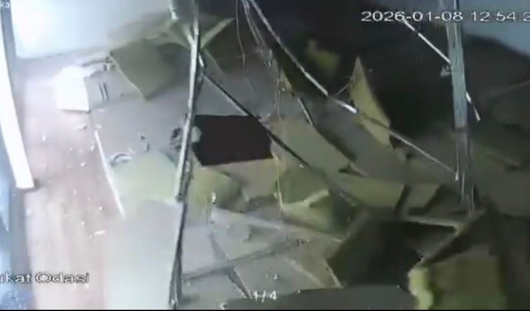 Bursa’da lodos dehşeti: Plazanın tavanı çöktü, facia kıl payı atlatıldı