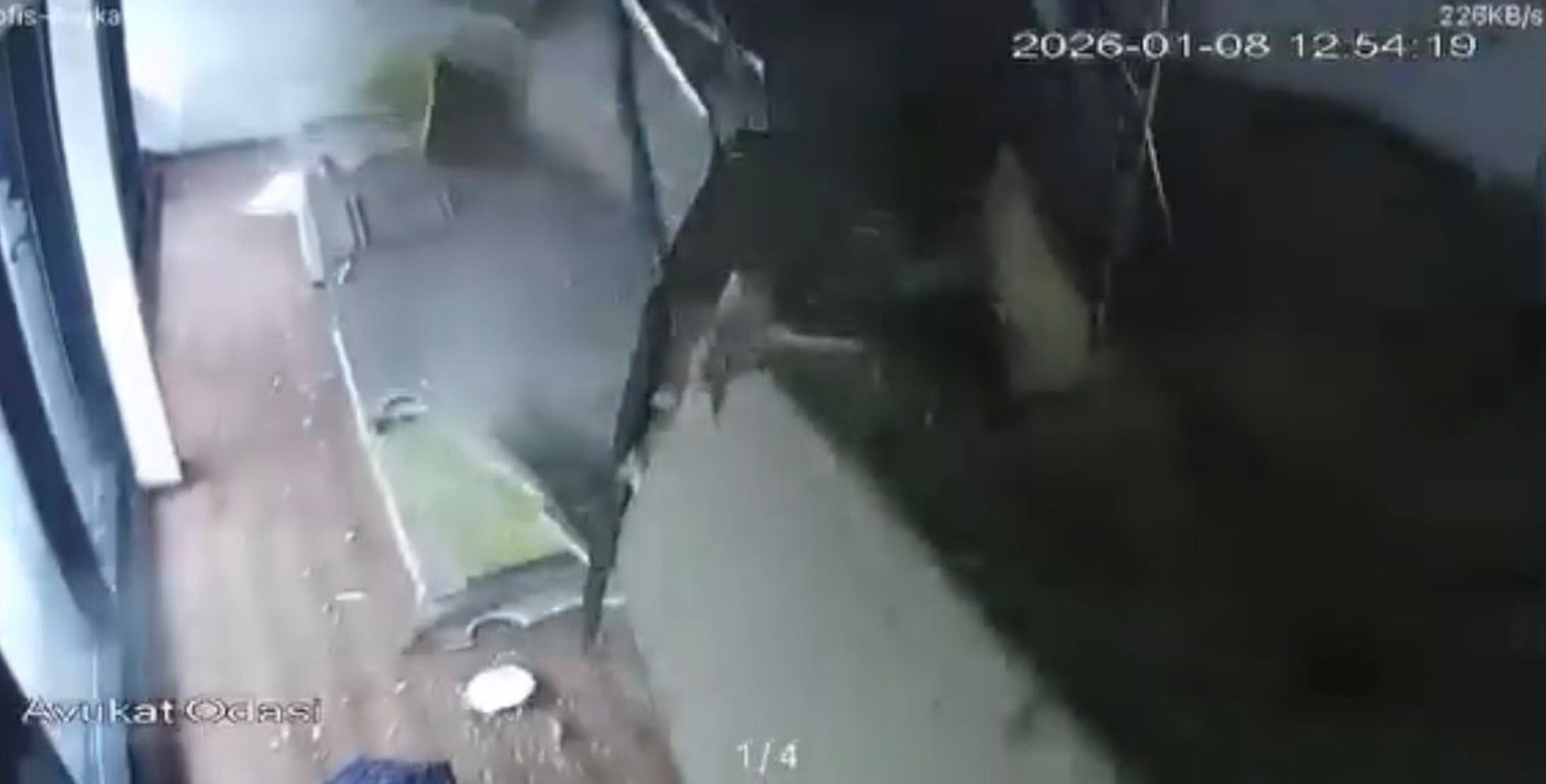 Bursa’da lodos dehşeti: Plazanın tavanı çöktü, facia kıl payı atlatıldı