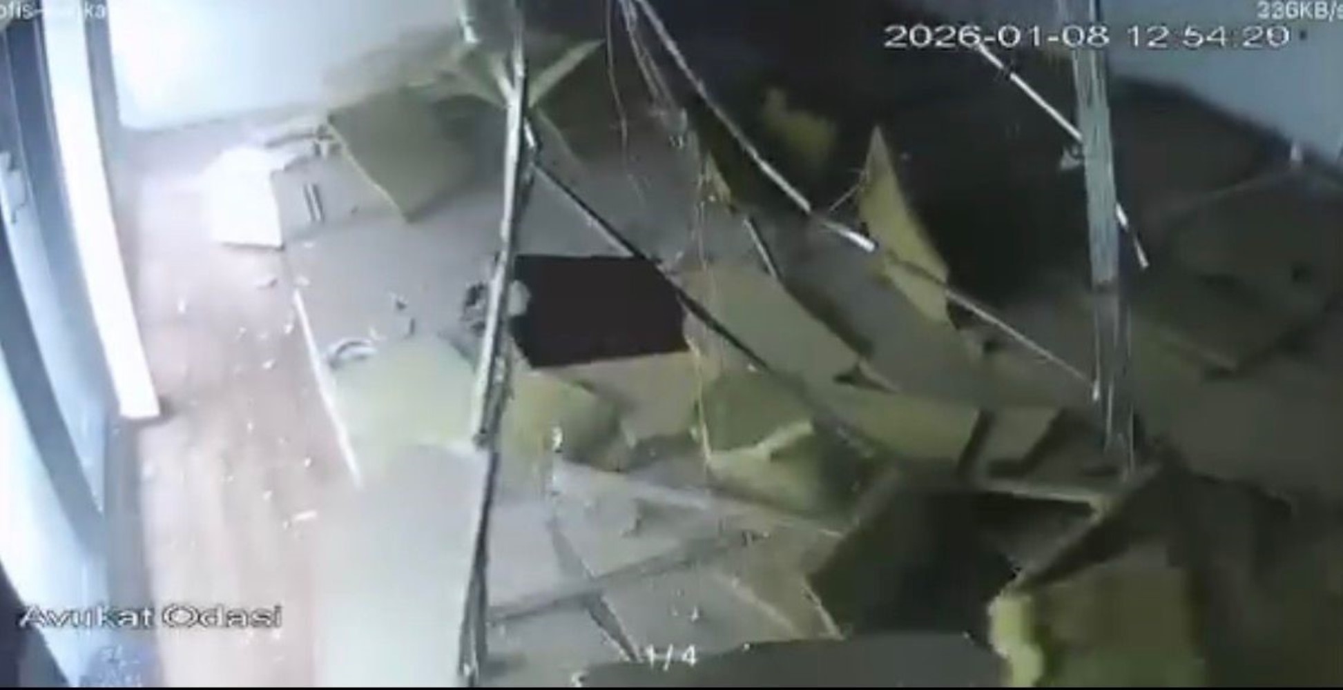 Bursa’da lodos dehşeti: Plazanın tavanı çöktü, facia kıl payı atlatıldı